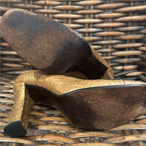 Casadei Gold Textured Heels in size 7 - Picture 9 of 13